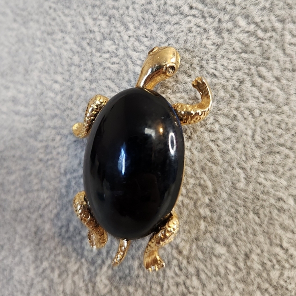 Vintage 1970s Gold Tone Turtle Brooch Pin Black Bead Shell Costume Jewelry 70s - Picture 3 of 5